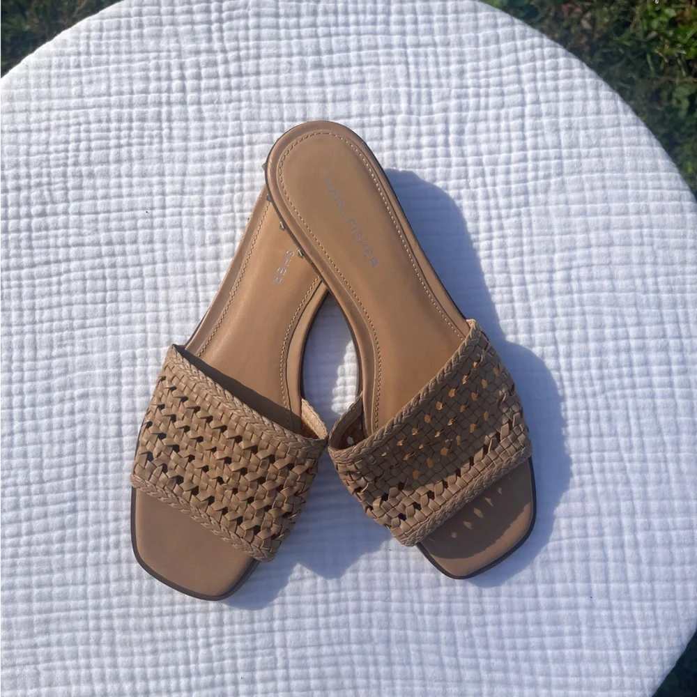 MARC FISHER Woven Tan JEREMY Spike Sandals Slides Size 6.5 - Picture 1 of 7